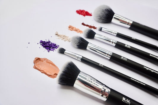 7 MUST HAVE MAKEUP TOOLS FOR BEGINNERS