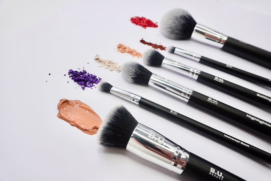 7 MUST HAVE MAKEUP TOOLS FOR BEGGINERS