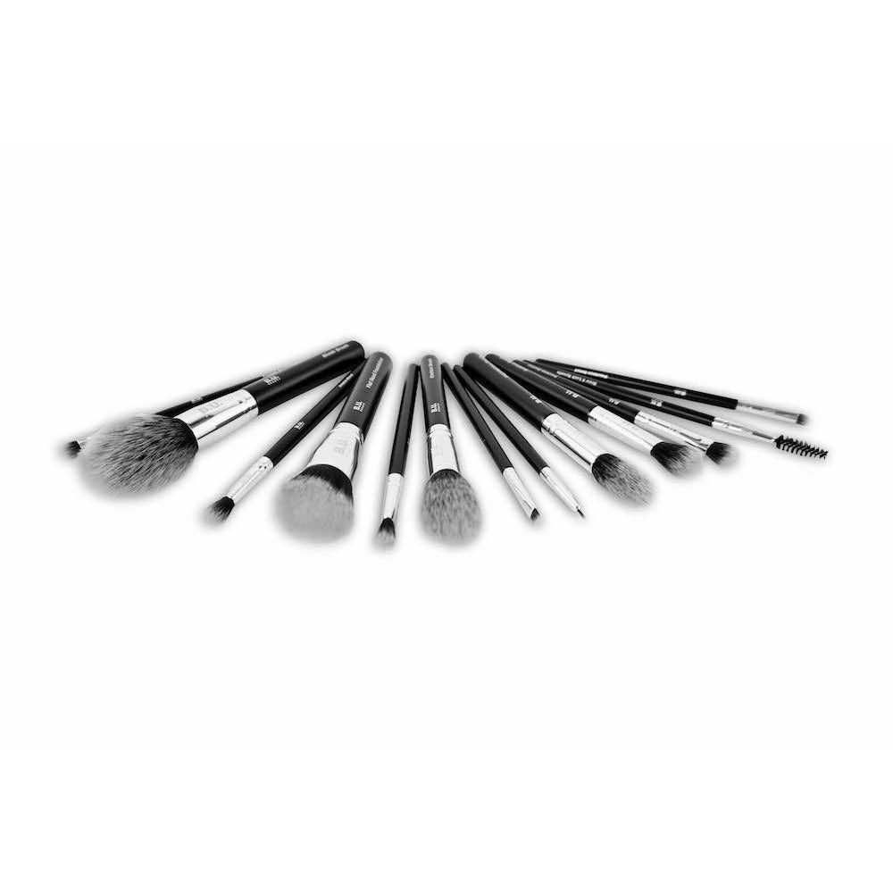 the essentials kit makeup brushes